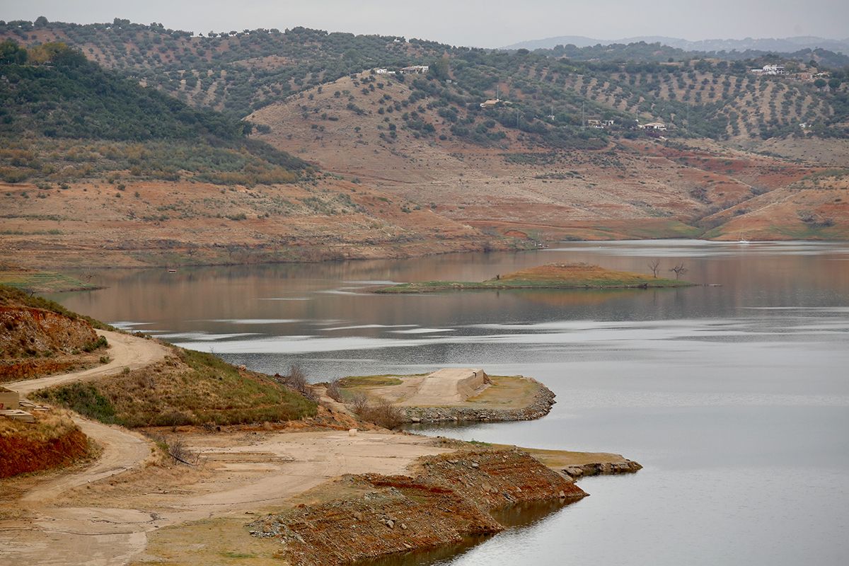 El pantano de La Breña bajo mínimos