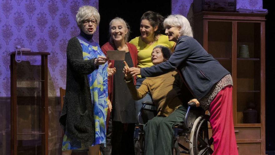 As actrices de «As gardiás ou o nó do tecelán», entre elas Rebeca Montero (1ª esquerda). |