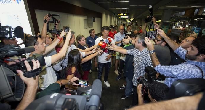 LLEGADA DE VITOLO AL AEROPUERTO DE GRAN CANARIA