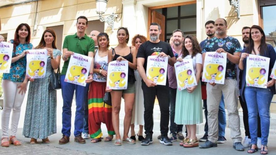 La presentación de la fiesta en la puerta del Ayuntamiento