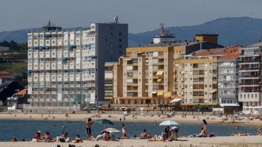 Costas del Estado le planta cara al cadillo de los arenales de Vilagarcía