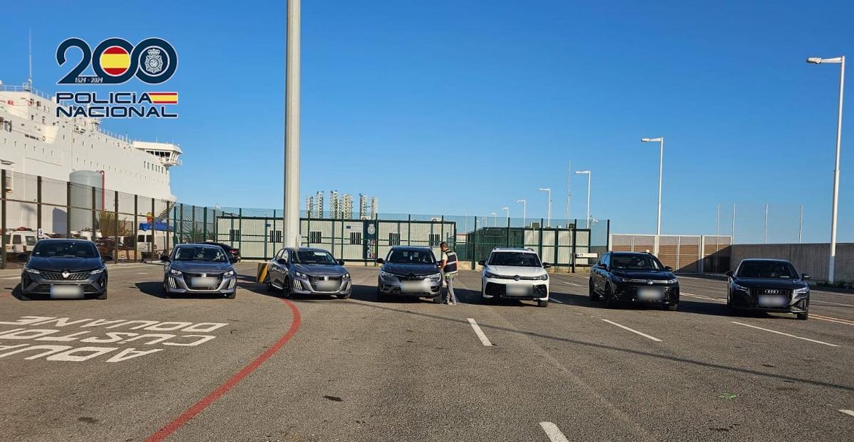 Los coches han quedado retenidos en Alicante a la espera de sus legítimos propietarios.