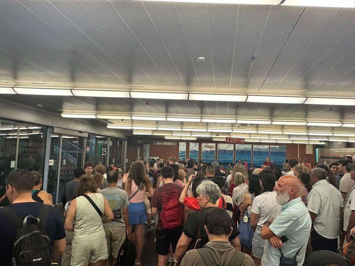 Caos en Atocha: largas colas en la estación y grandes retrasos en los trenes AVE