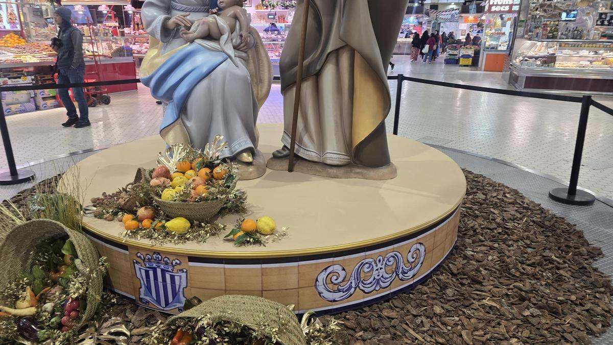 El "cadafal" está decorado con la misma cenefa del Mercado Central