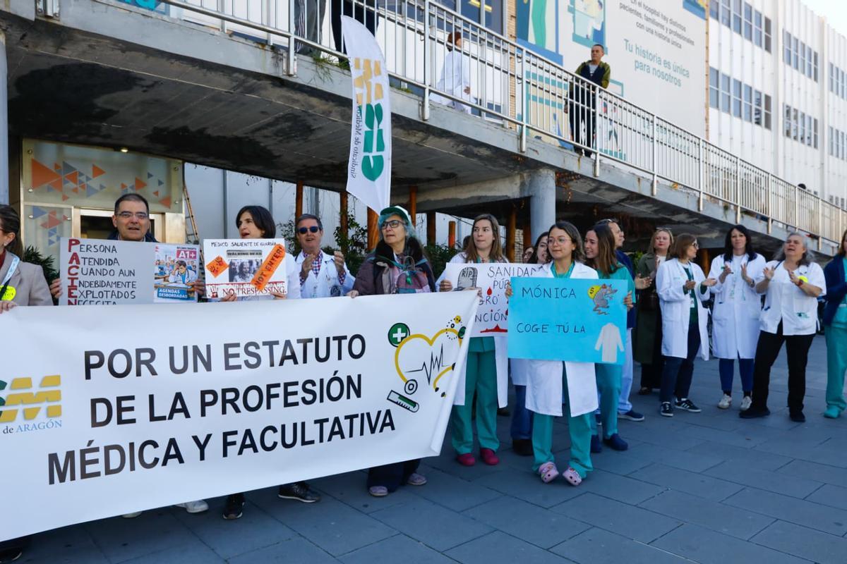 Segundo día de la huelga de médicos en Aragón.