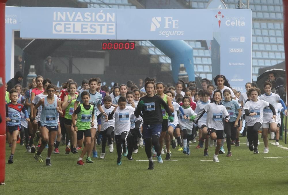 Invasión Celeste bajo la lluvia de Vigo. // Alba Villar