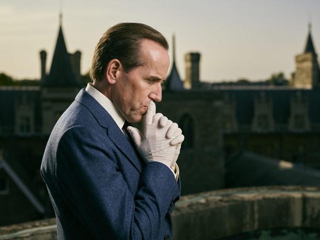 El actor Ben Miller (Los Bridgerton), en una escena de la serie 'Profesor T', en Movistar+