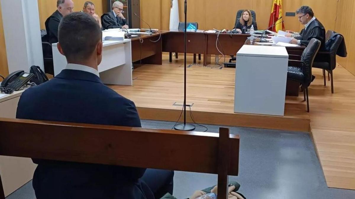 El fisioterapeuta condenado, durante el juicio que se celebró en Ourense en 2024. | FdV