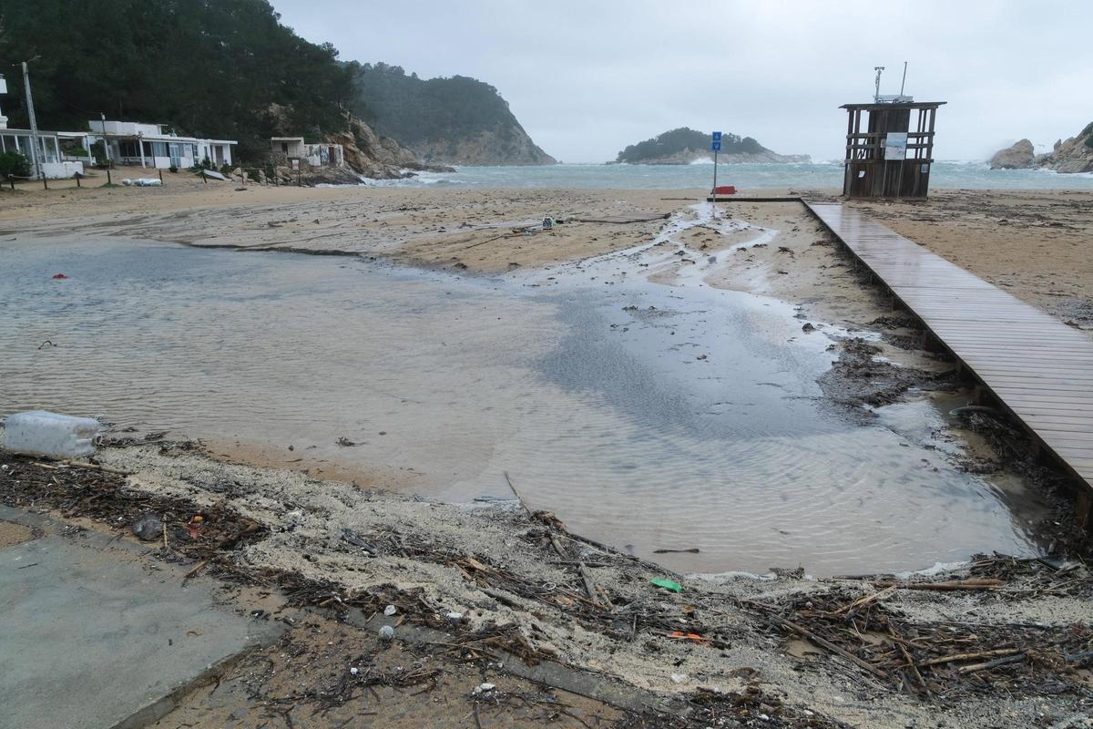 Efectos de la borrasca en el Port de Sant Miquel