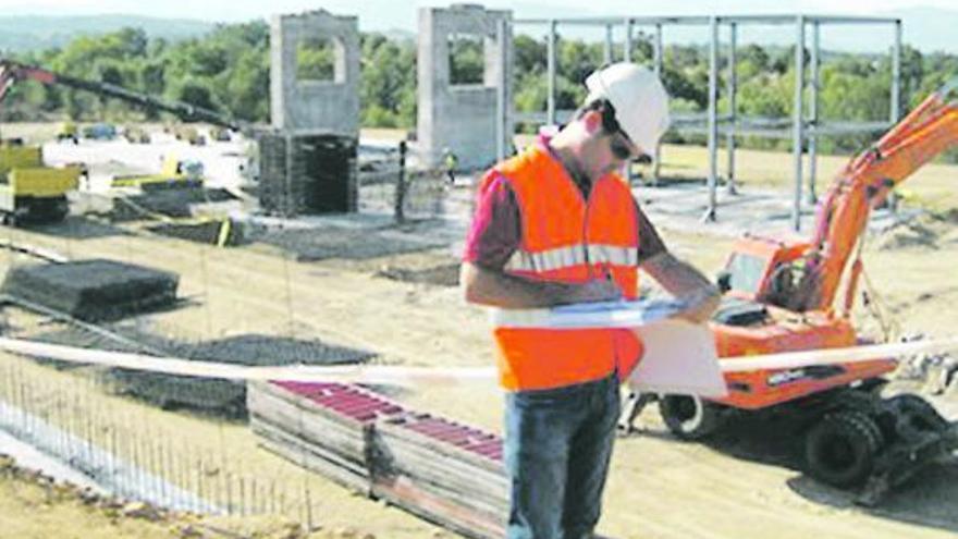 Un técnico de Sadim en la mina de wolframio de Los Santos, en Salamanca.