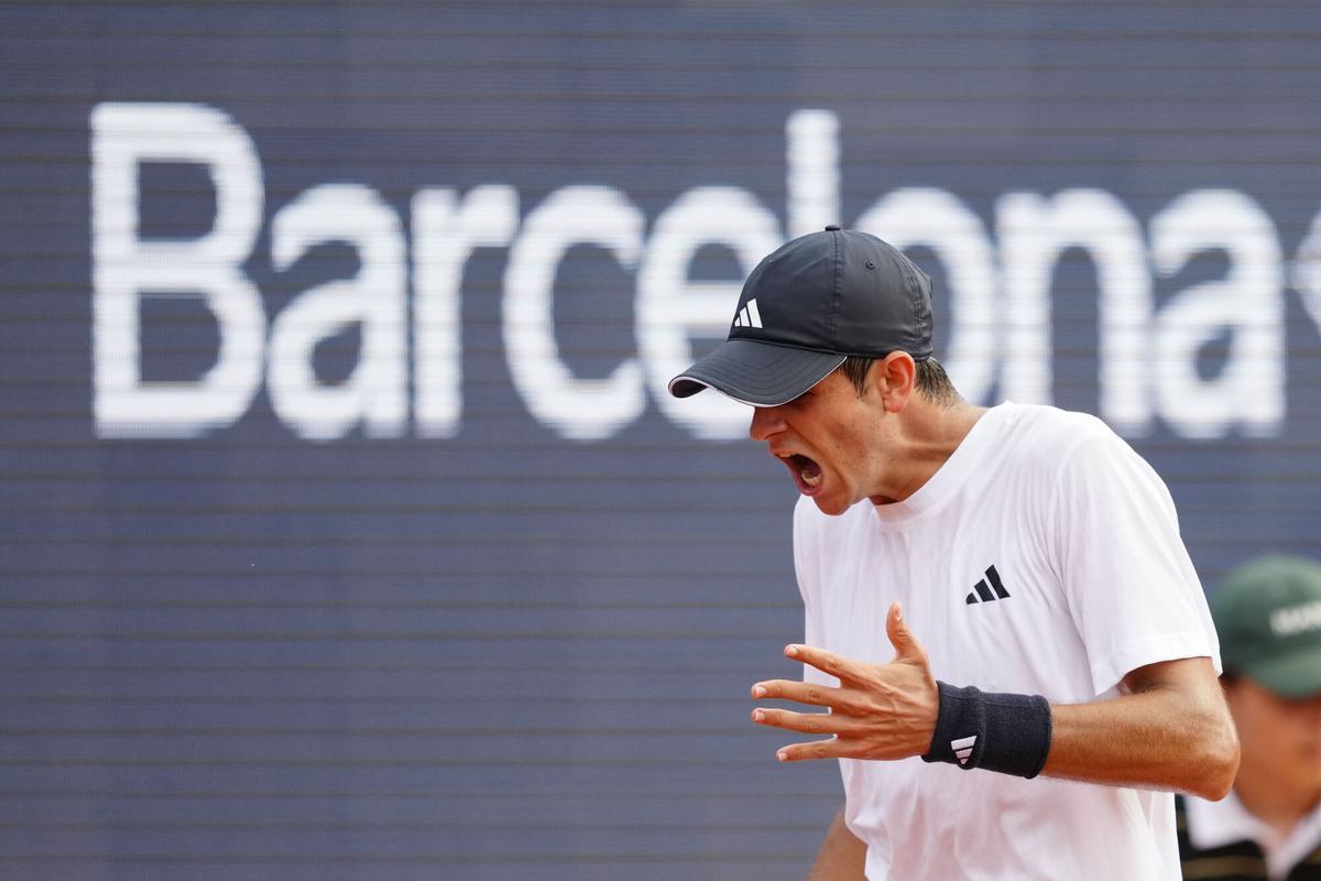 El español Rafael Jódar se enfrenta al francés Arthur Fils en las semifinales del Open Banc de Sabadell.