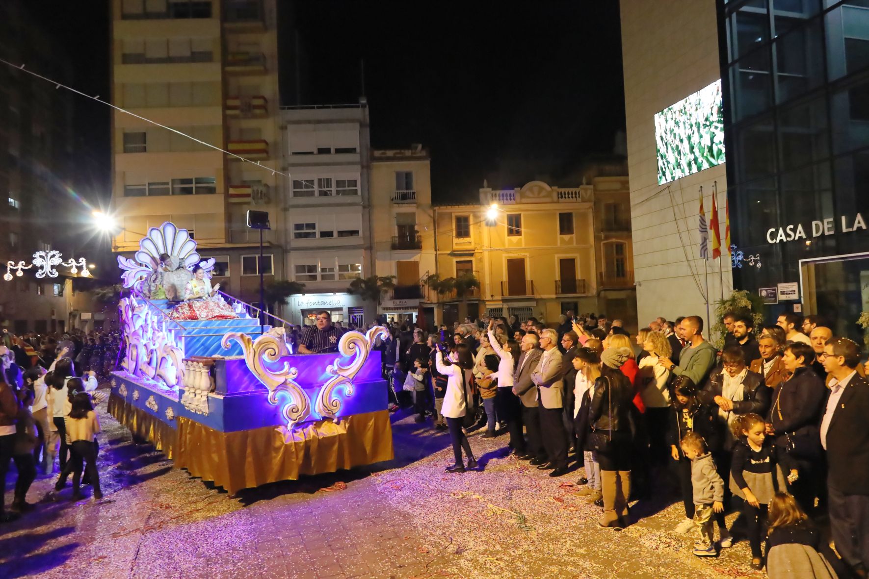 Todas las fotos del colorido desfile de carrozas de la Fira d'Onda