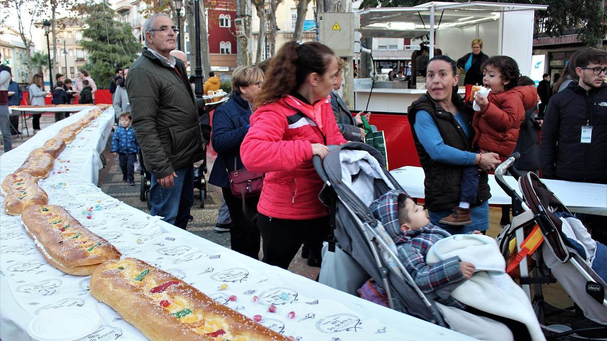 El roscón gigante y solidario vuelve a Lucena