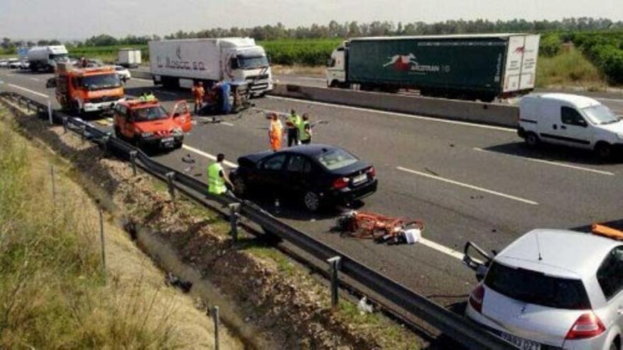 Tres muertos al chocar un coche en sentido contrario en Carlet