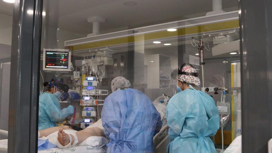 Un juzgado de Córdoba reconoce como enfermedad profesional la baja de una enfermera que se contagió de covid