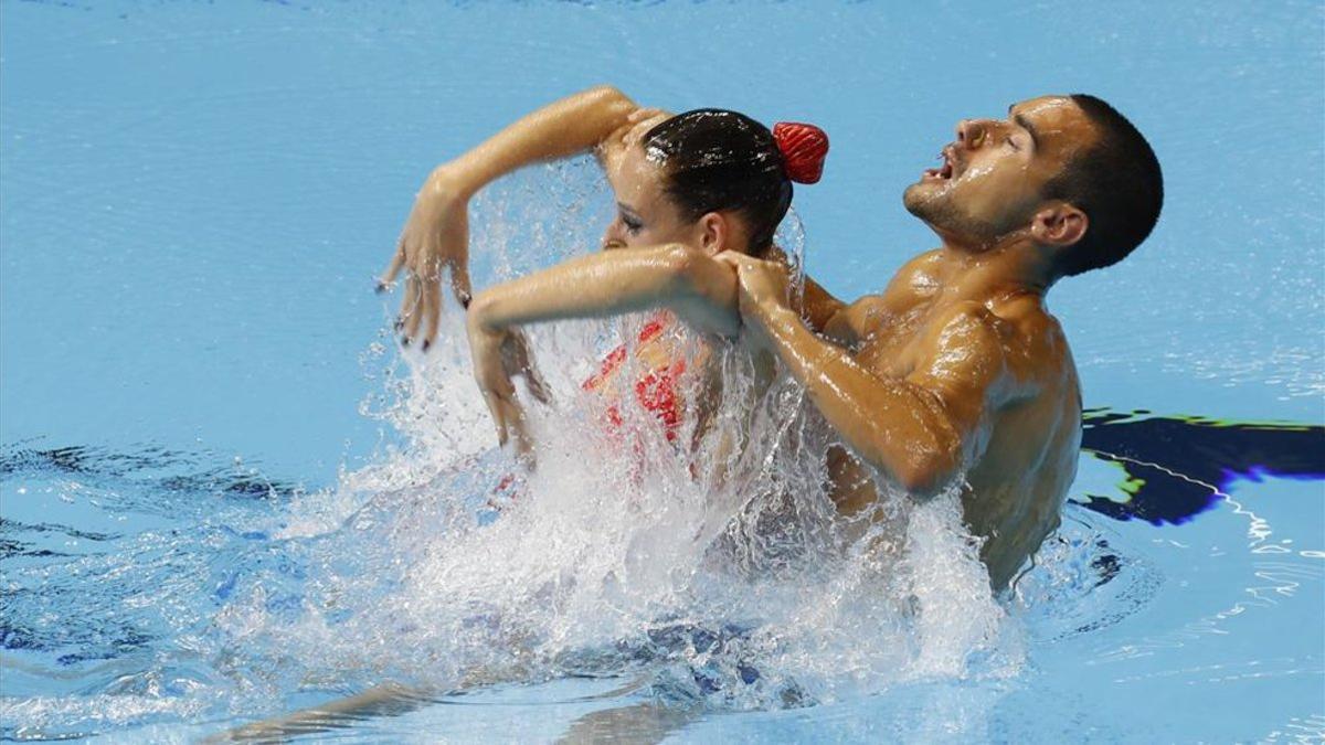 Pau Ribes y Emma García realizando su coreografía