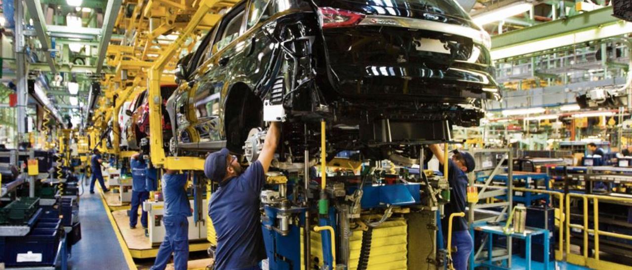 Trabajadores de la planta de producción de Ford Almussafes