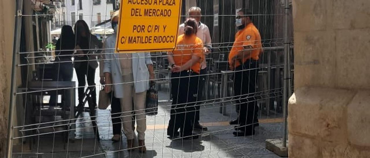 Vallado en uno de los accesos a la Plaça del Mercat