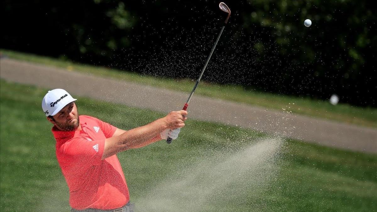 Jon Rahm juega desde el bunker la pasada semana en el torneo de Valspar, en Florida