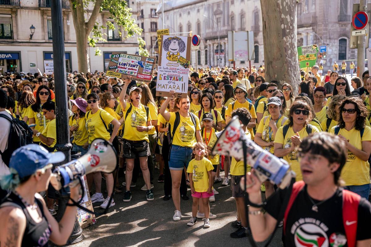 El sindicato mayoritario Ustec suspende la huelga hasta el jueves mientras los maestros votan el acuerdo con Educació