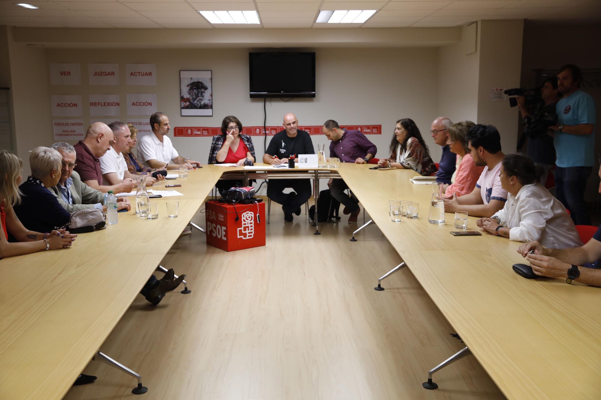 EN IMÁGENES: Reunión de la ejecutiva del PSOE gijonés tras salir adelante el proceso de primarias