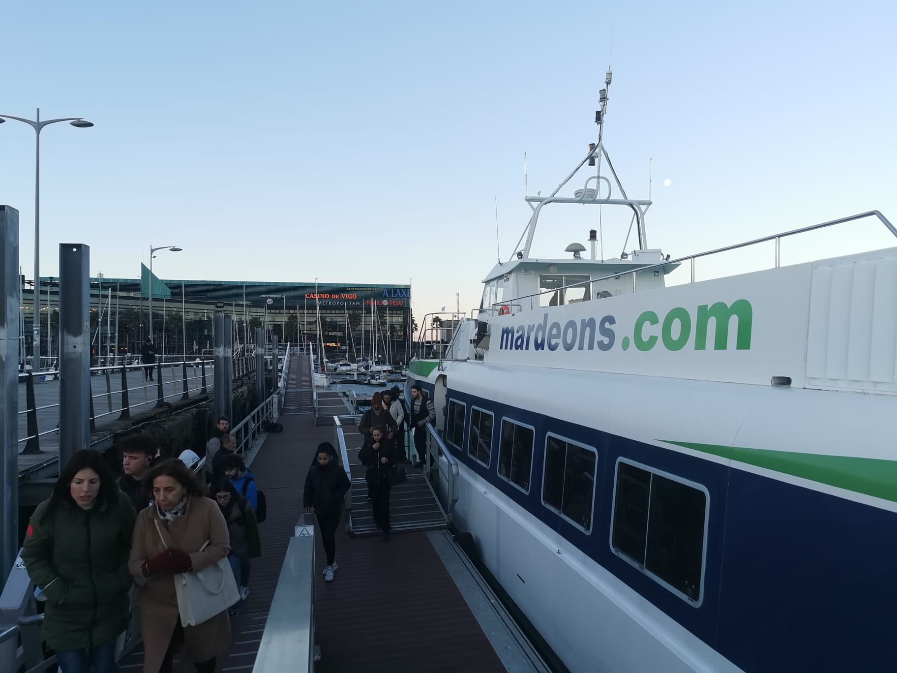 Galicia se despide de las mascarillas en el transporte