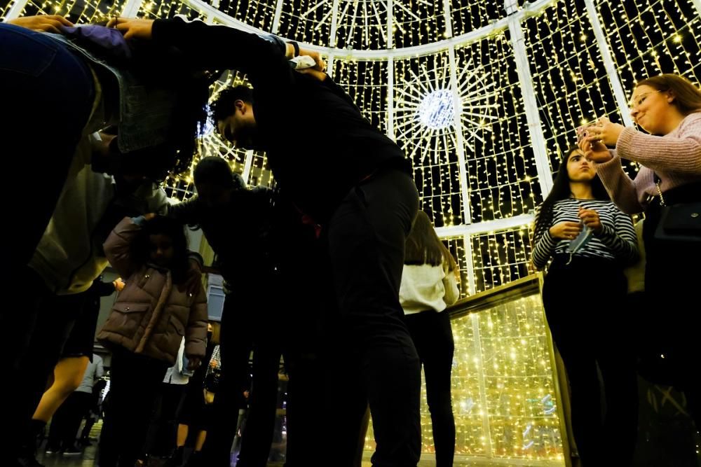 Málaga se echa a la calle para vivir su Navidad Covid-19