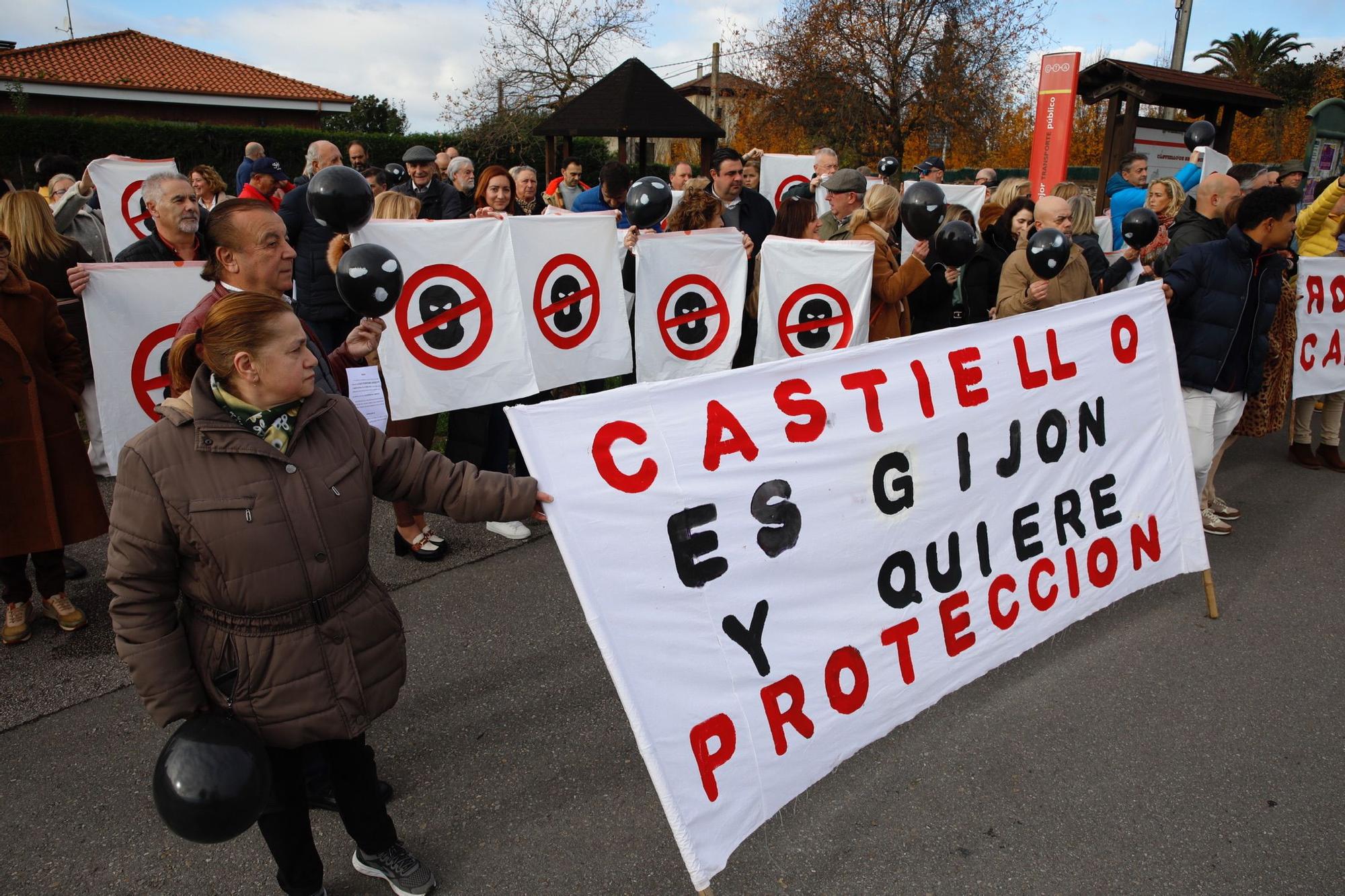 Concentración de los vecinos de Castiello por la oleada de robos