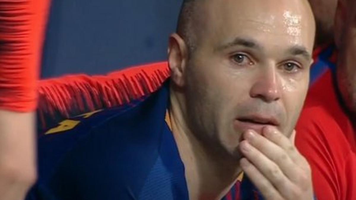 Las imágenes de Iniesta llorando conmovieron al mundo del fútbol