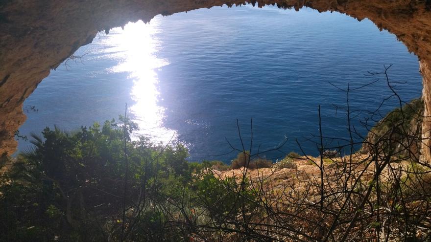 El cabo de Sant Antoni de Xàbia: la cueva de una ermitaña del siglo XIV y el mar de Sorolla