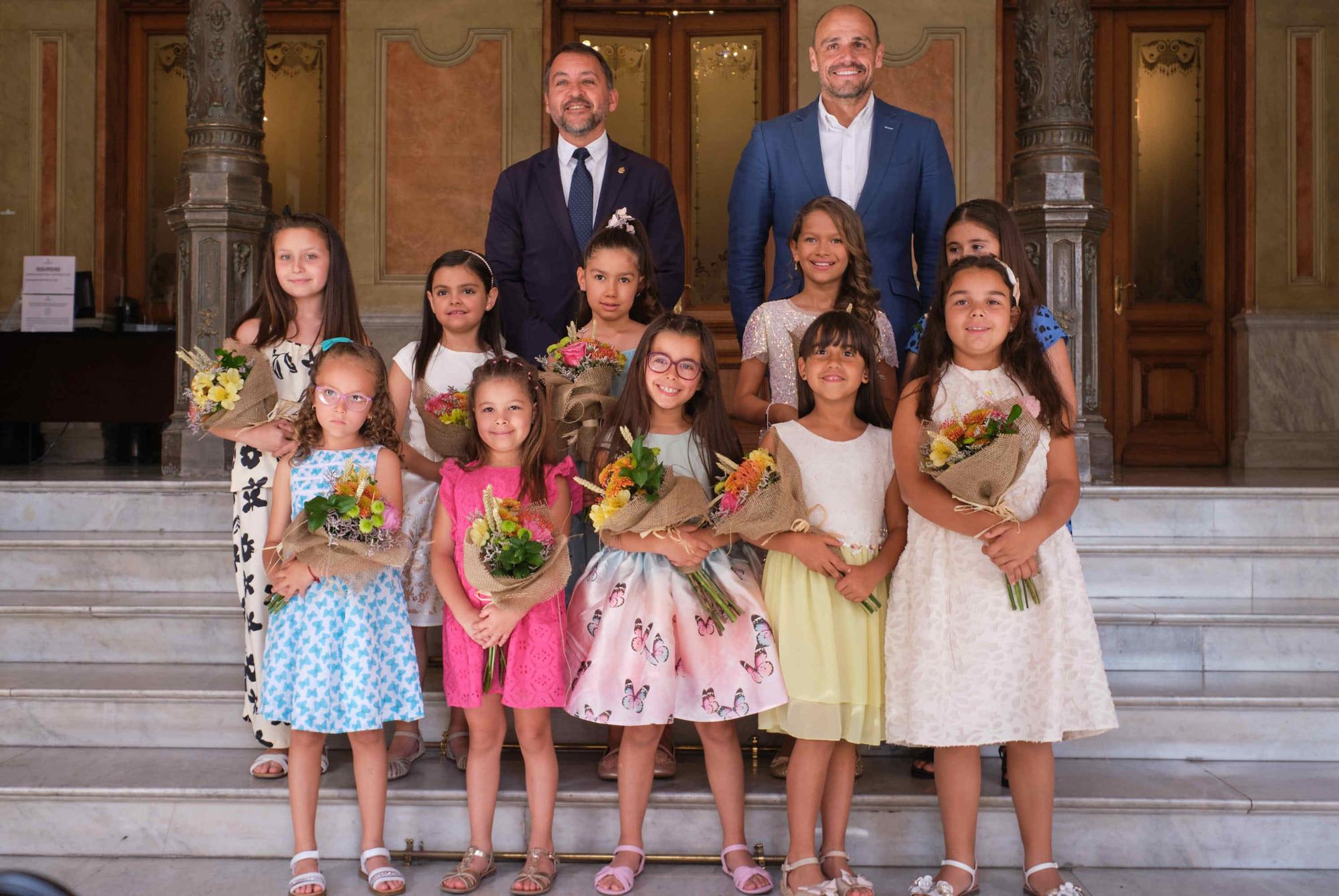 El alcalde recibe a las candidatas y candidatas a reina y romeros de las Fiestas de Mayo