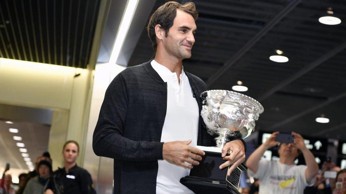 Roger Federer, recibido como un héroe en el aeropuerto de Zúrich