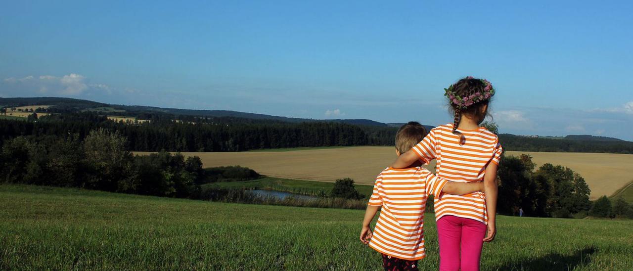 Imagen de archivo de dos niños en el mundo rural. | Unión Europea