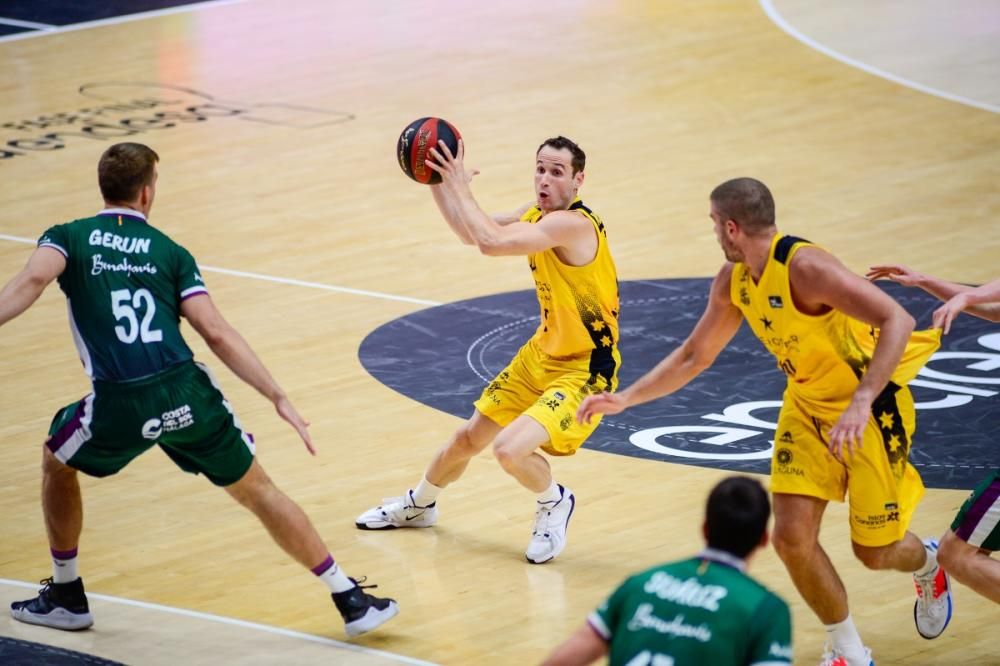 Partido entre el Iberostar y el Unicaja en la fase final de la Liga ACB.