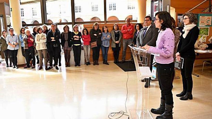 Lectura del manifiesto del 8-M, ayer, en la Universidad.