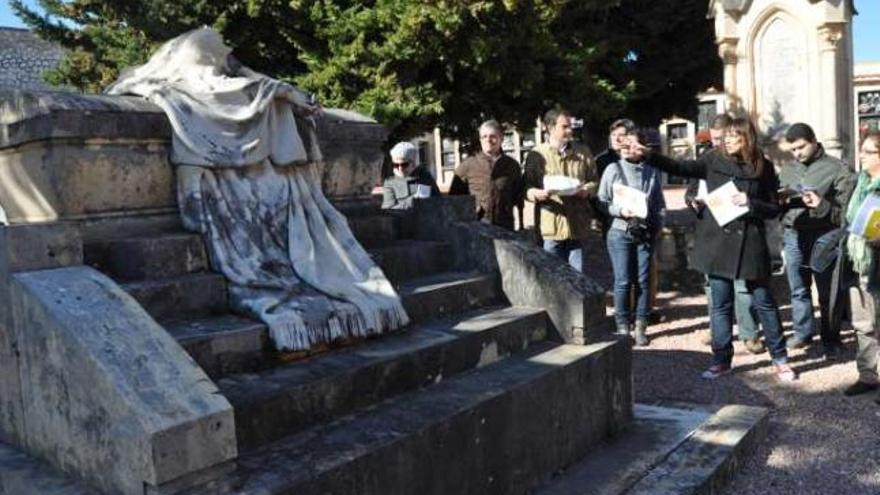 Un tríptico sobre el cementerio