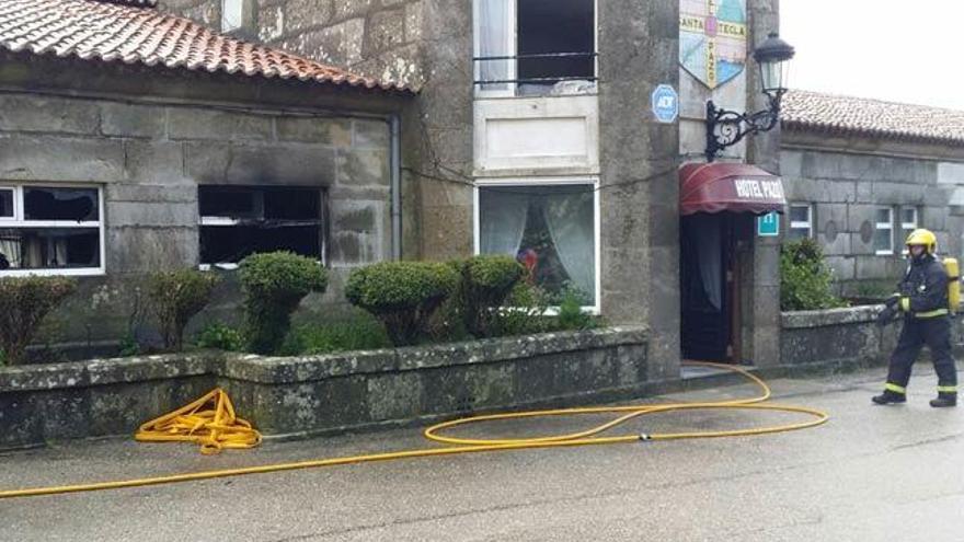 Estado de la fachada del Hotel Pazo tras el incendio. // FDV