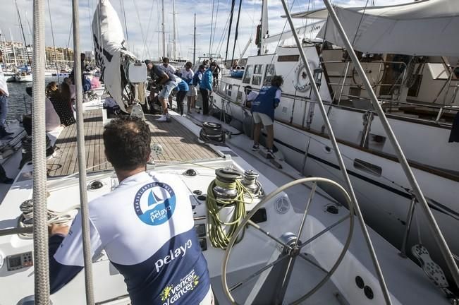 14/11/2016  deporte aventura sanidad  cinco mujeres que han superado el cancer cruzarán el atlántico patrocinadas por  pelayo que han realizado una escala en el muelle de marina de san miguel realizando un entrenamiento en la bahia