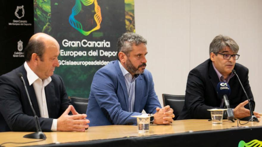 José Francisco Pérez, Alfredo Gonçalvez y Juan Ramón Marcelino, durante el acto de presentación.