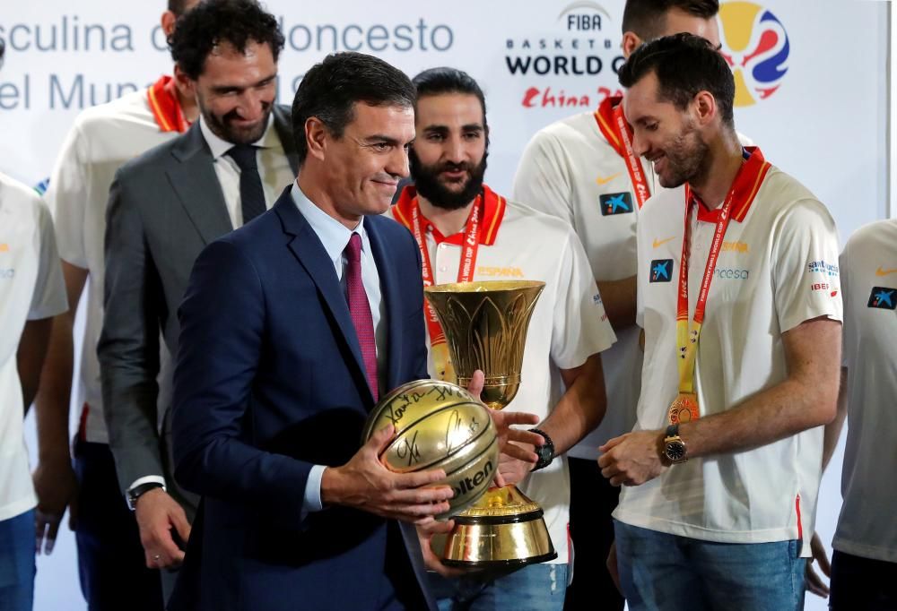 Los Reyes y Sánchez reciben a los campeones.