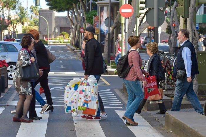 Inicio de las rebajas en Mesa y López