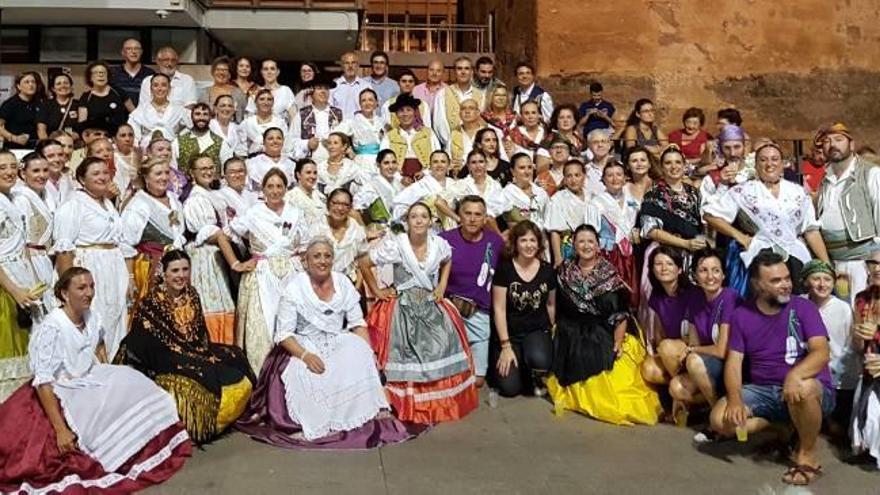 Benifaió danza en honor a Santa Bárbara