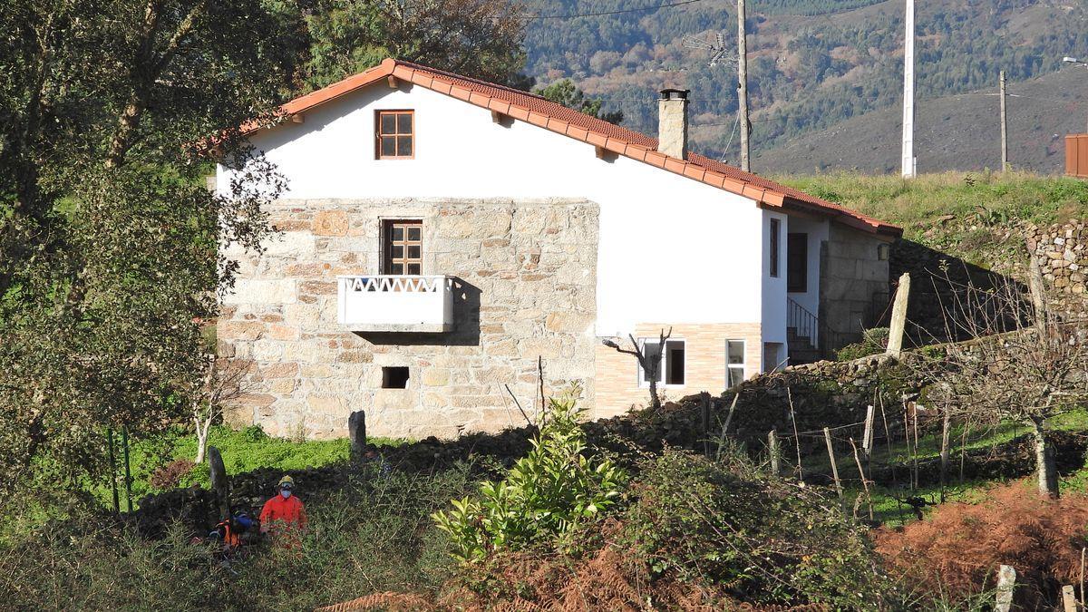 La vivienda de la investigada en Rabiño (Cortegada), el lugar del crimen. 