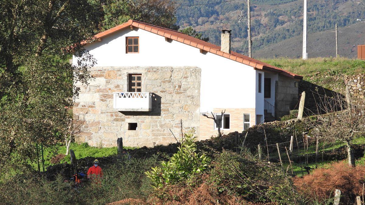 La vivienda de la investigada en Rabiño (Cortegada), el lugar del crimen.