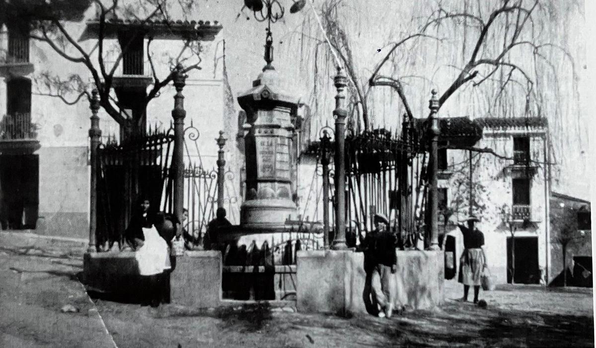 Imagen histórica de los primeros tiempos de la Fuente de Borriol.