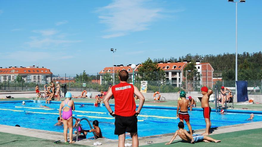 La apertura de las piscinas se retrasa en O Milladoiro por obras en el vallado, vasos y depuración