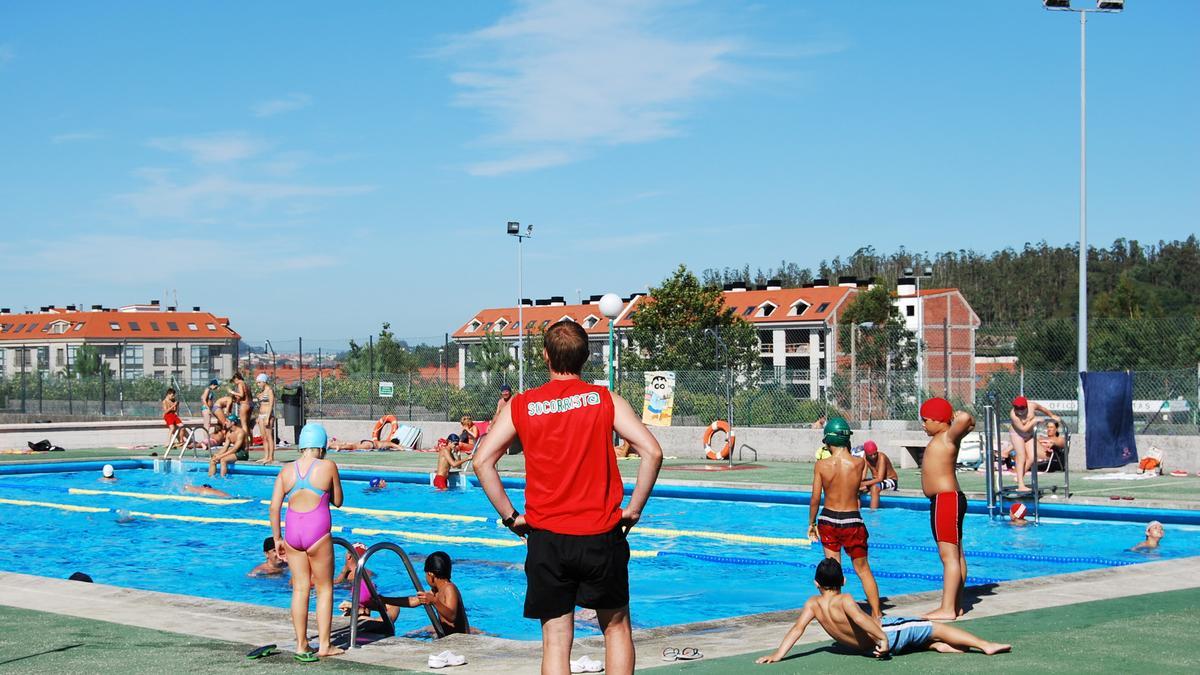 Imaxe de arquivo dunha das dúas piscinas exteriores ubicadas na localidade do Milladoiro