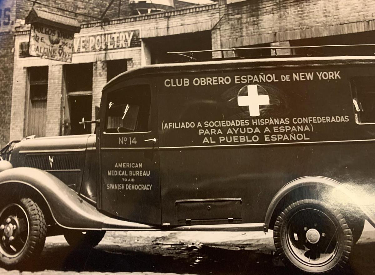 Ambulancia enviada por el "Club Obrero Español" a España.