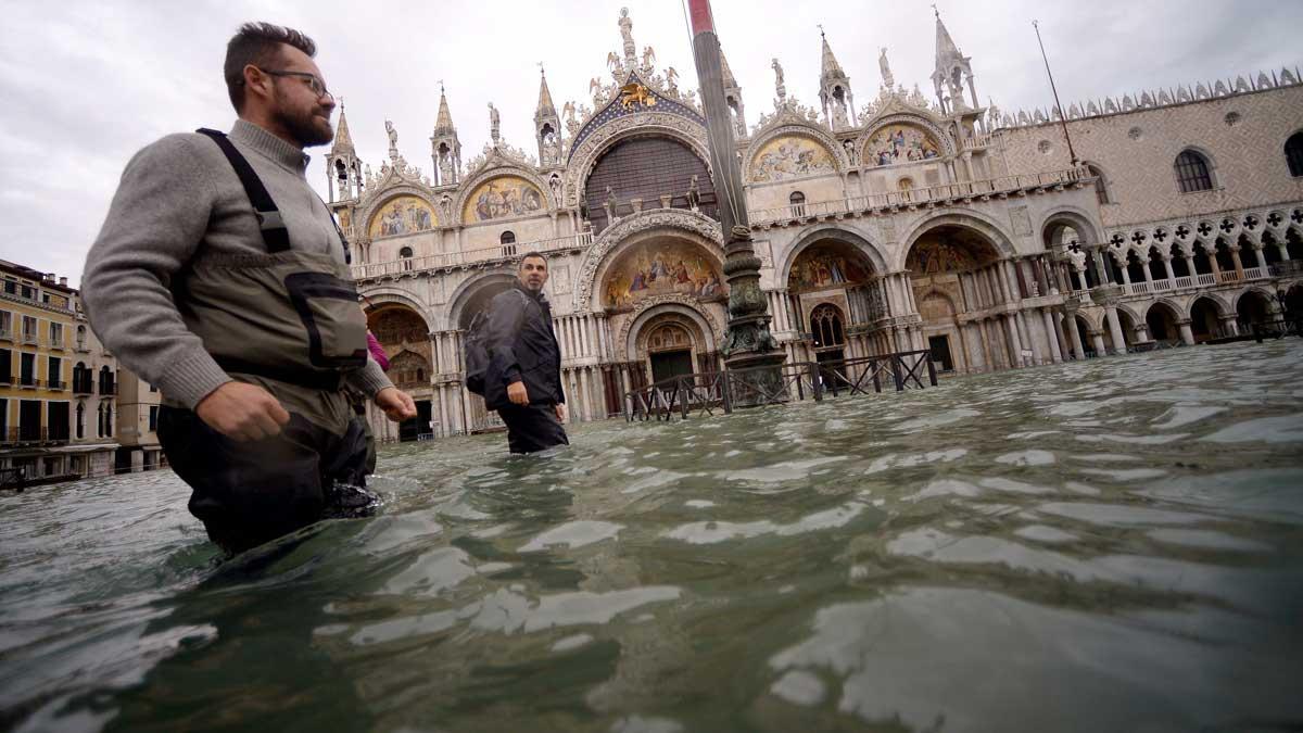 El Gobierno italiano decreta el estado de emergencia en Venecia. En la imagen, la plaza de San Marcos, inundada.