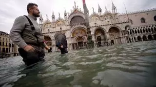 El Acqua Alta sigue sin dar tregua en Venecia
